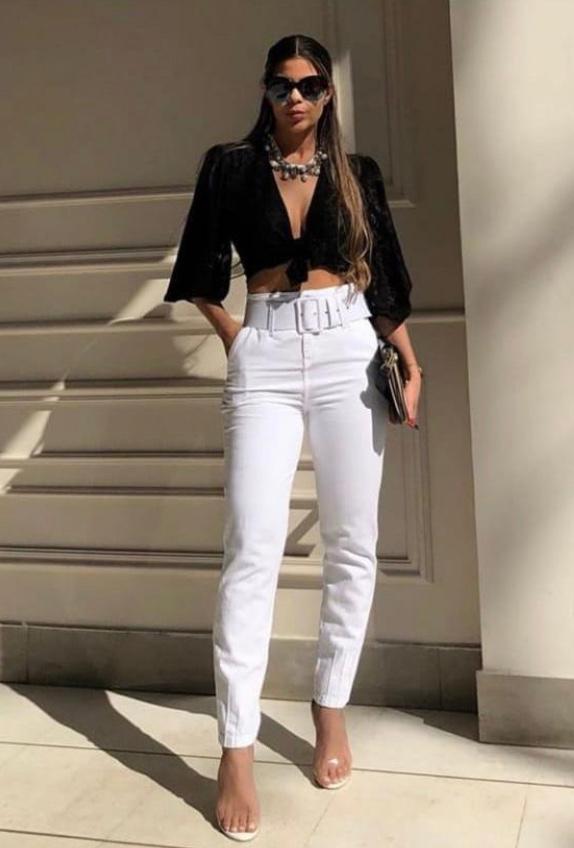 calça branca com cinto