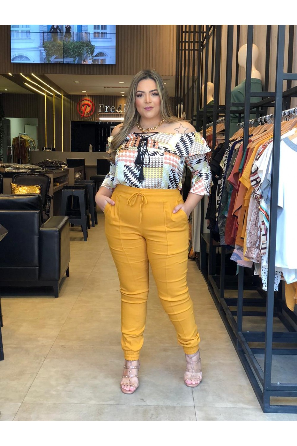 calça jogger mostarda