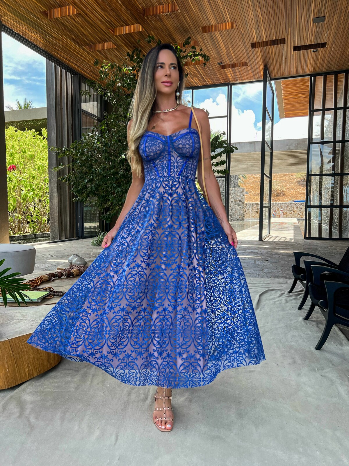 Vestido midi Kora na cor azul marinho midi super romântico de tule