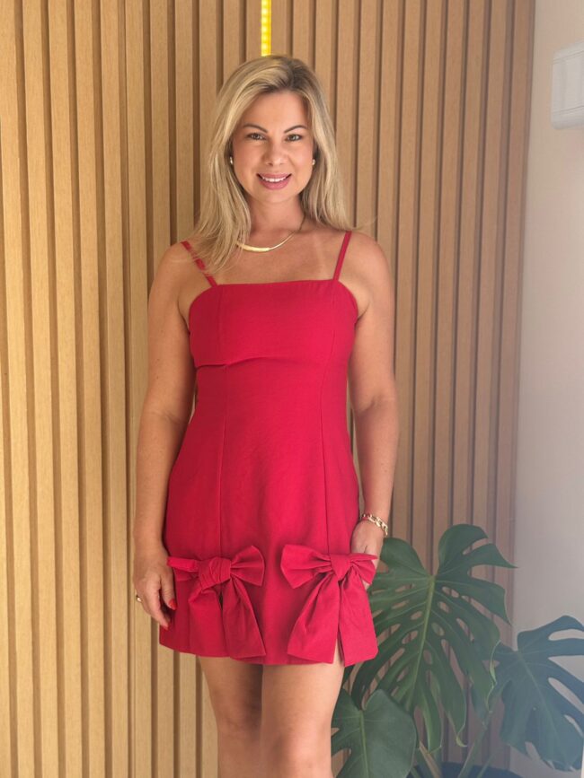 Vestido com Laço Vermelho