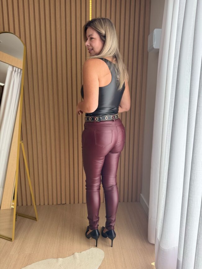 Calça Resinada Marsala - Image 3
