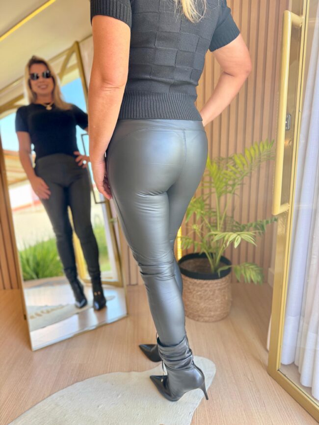 Calça Preta Feminina Recortes - Image 3