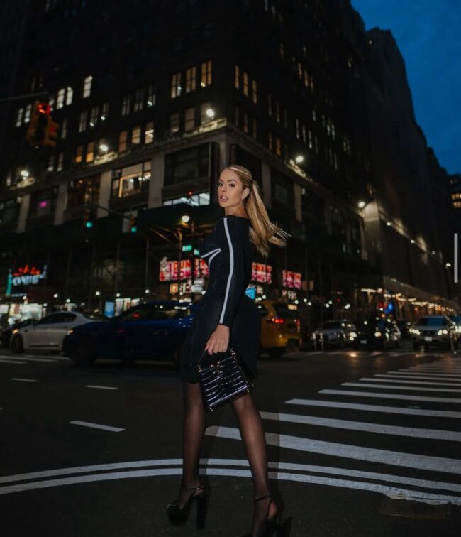Vestido em Tricô Preto - Image 2