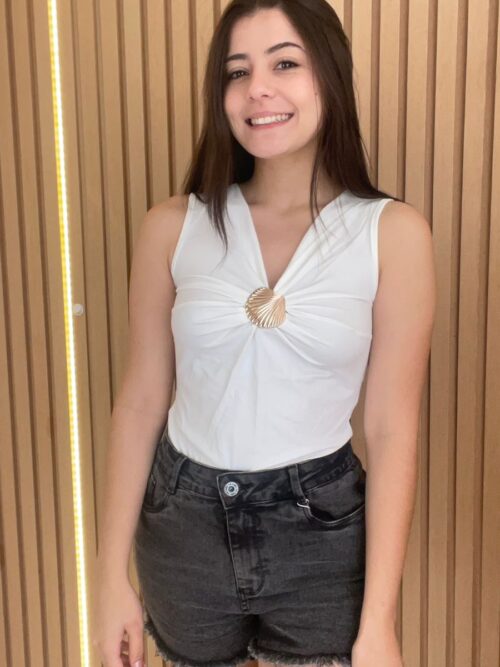Blusa Branca com Detalhe em Concha Dourado